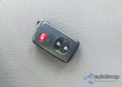 2011 Toyota Prius Two z USA, uszkodzony, nr VIN JTDKN3DU6B1384100